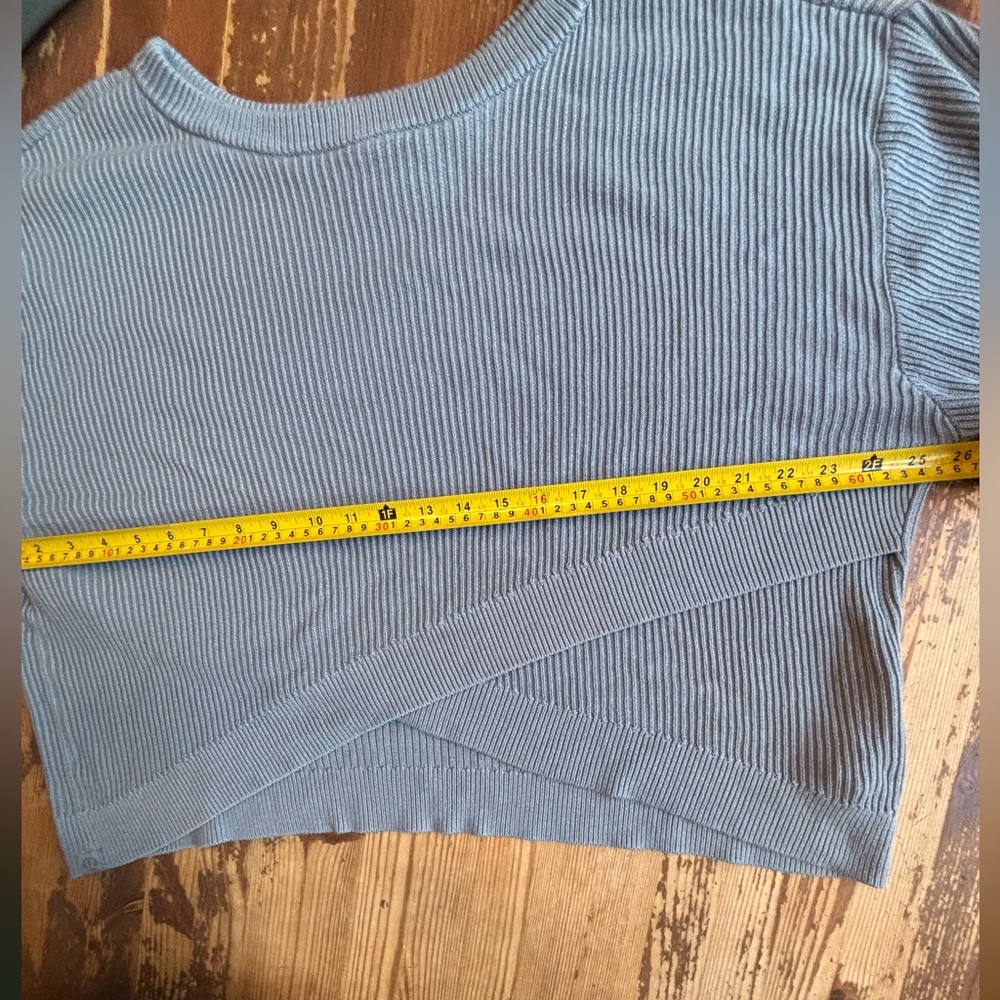Lululemon reversible cross over crewneck sweater. Gray/ blue.
Size 18 - Picture 5 of 12